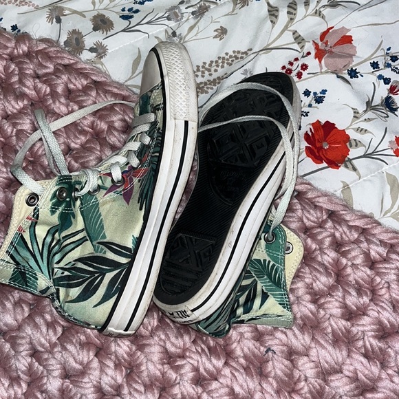 Jungle high top Converse! - Picture 3 of 4